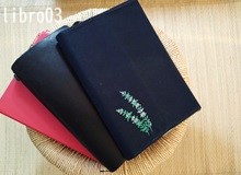 刺繍のブックカバー