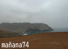 崖っぷちに立つ